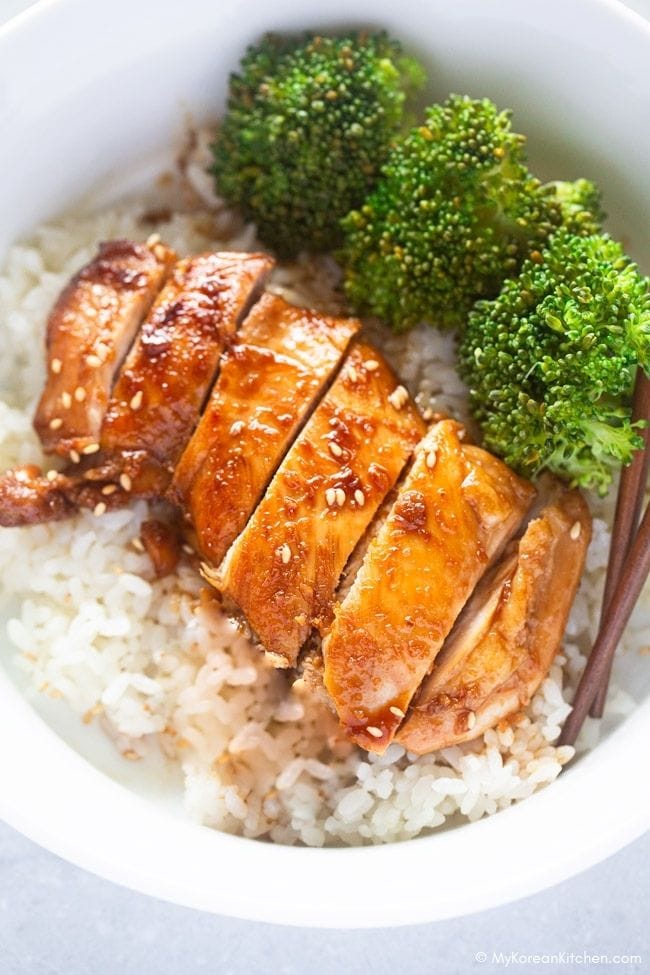 Teriyaki chicken served on a bed of rice with steamed broccoli.