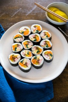 Korean kimbap photo from side angle