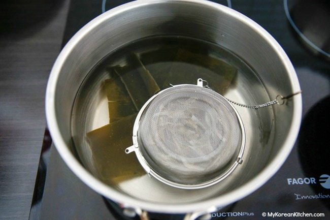 Korean fish cake soup - making broth