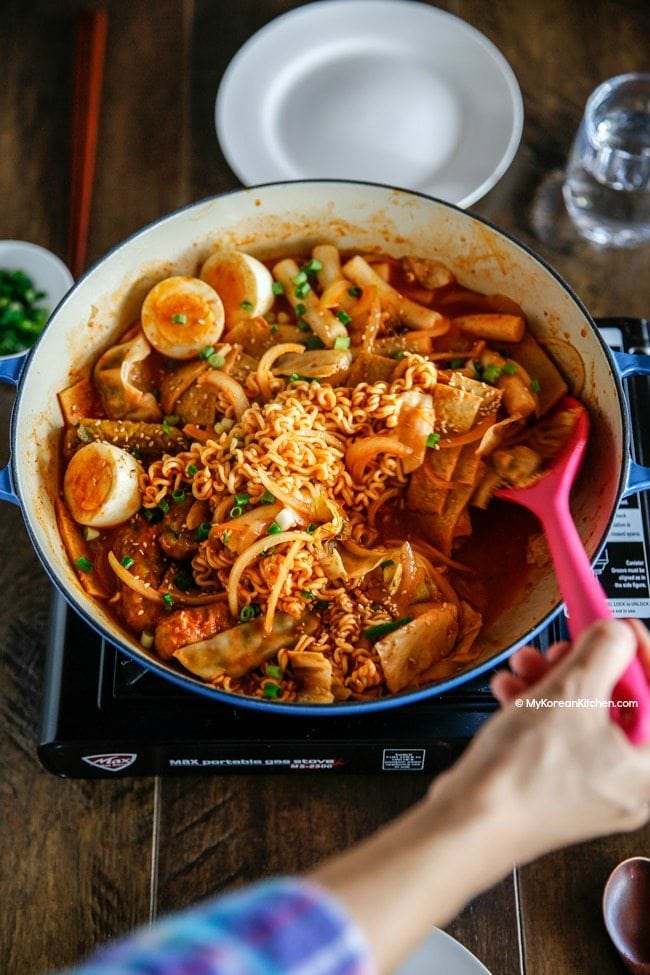 Rabokki - Ramen + Tteokbokki (Korean spicy rice cakes) | MyKoreanKitchen.com