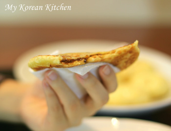 Sweet Korean Pancake Mix (Hoddeok) 