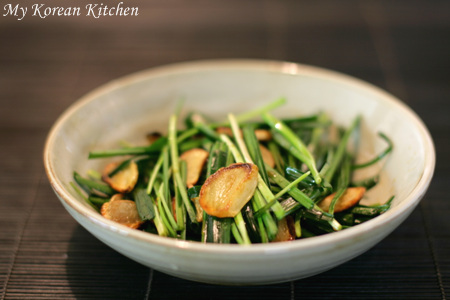 Garlic Chives and Baked Garlic Salad 1