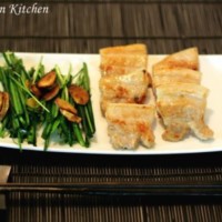 Garlic chives and baked garlic salad on a plate
