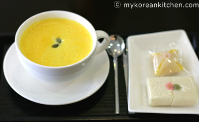 Pumpkin latte and rice cakes Ddeok (Korean Rice Cake) Cafe - Jilsiru 12