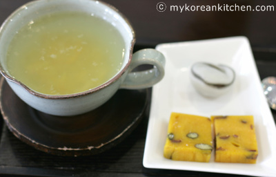 Citrus tea and rice cakes Ddeok (Korean Rice Cake) Cafe - Jilsiru 14