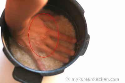Measuring water - the knuckle method