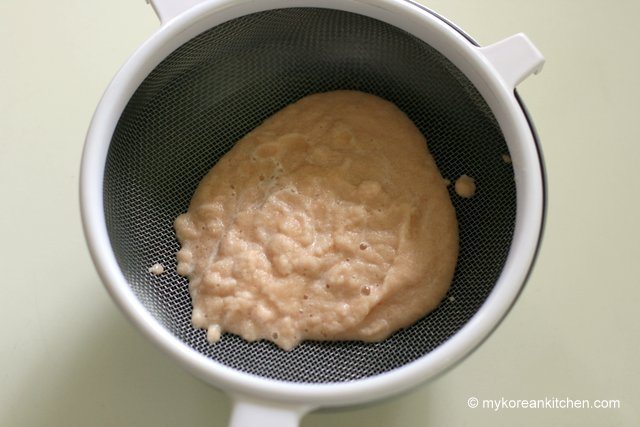 Draining water from potato