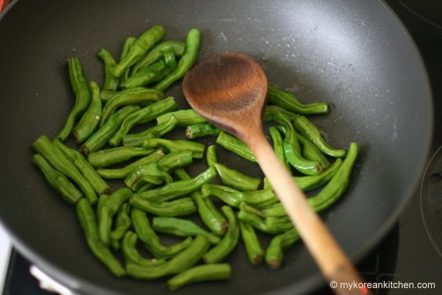 Stir-fry shishito
