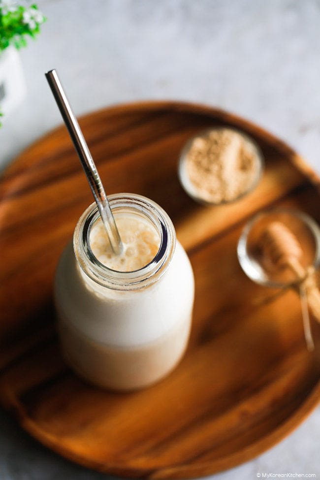 Close-up image of a freshly prepared misugaru latte.