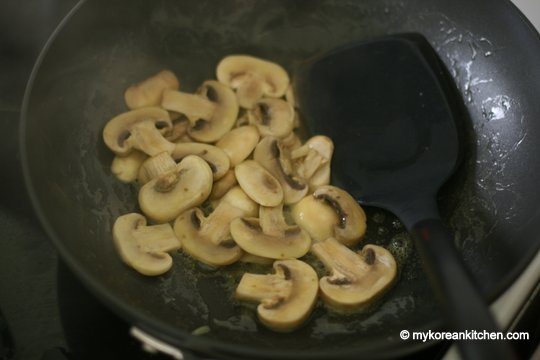 Cooking mushroom in melted butter