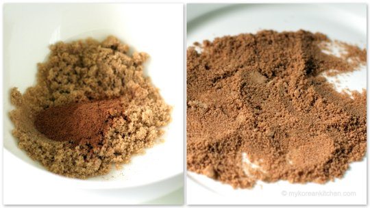 Mixing sugar & cinamon ground