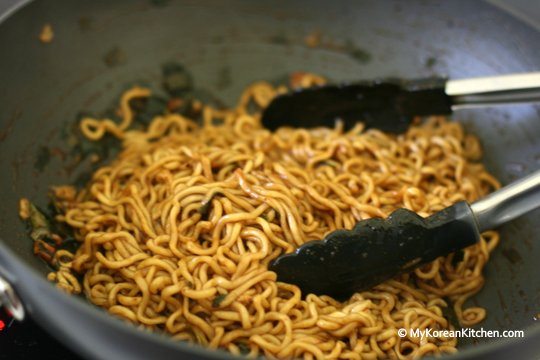 Mixing noodles with powder soup