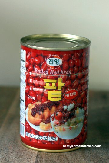 Red bean paste in a tin Red bean paste in a tin