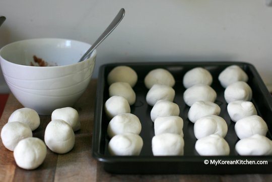 Rolled rice balls