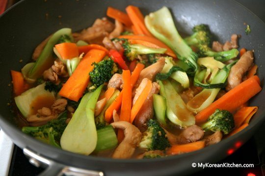 Korean Style Stir-fried Udon Noodles with Chicken and Veggies | MyKoreanKitchen.com
