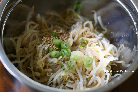 Korean Style Seasoned Mung Bean Sprouts Salad (Sukju Namul Muchim) | MyKoreanKitchen.com