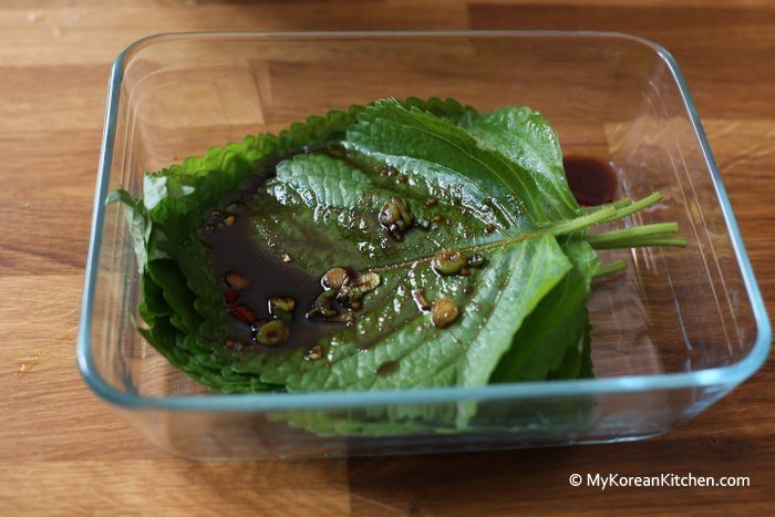 Step 3. Spreading sauce over perilla leaves