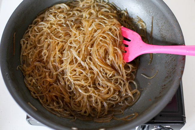 Pan frying noodles