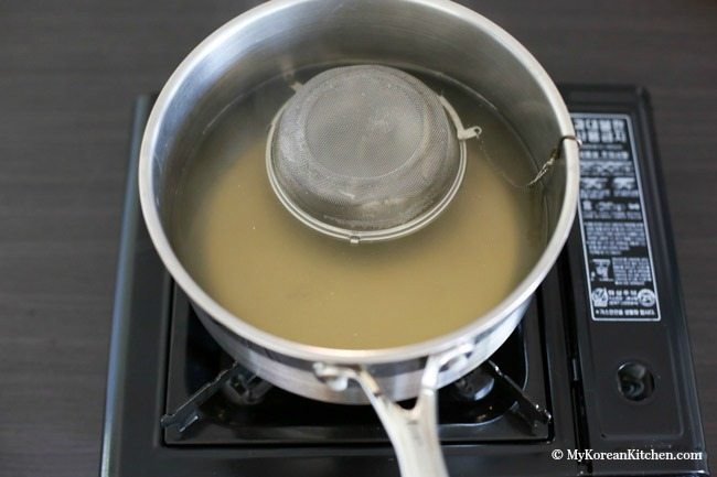 How to Make Korean Style Dashi (Dried Kelp and Dried Anchovy Stock) | MyKoreanKitchen.com