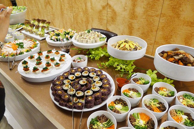 Korean party food served with white porcelain plates and bowls Korean party food served with white porcelain plates and bowls | MyKoreanKitchen.com