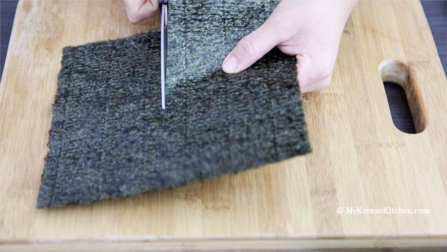How to make Korean rolled seaweed and egg omelette - This is a simple but delicious Korean side dish! Perfect for a Korean lunch box. | MyKoreanKitchen.com