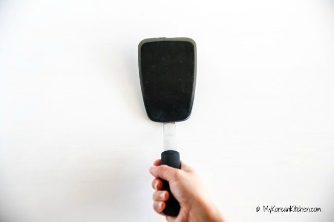 My Korean Kitchen Essential Tools - OXO Good Grips Large Silicone Flexible Turner