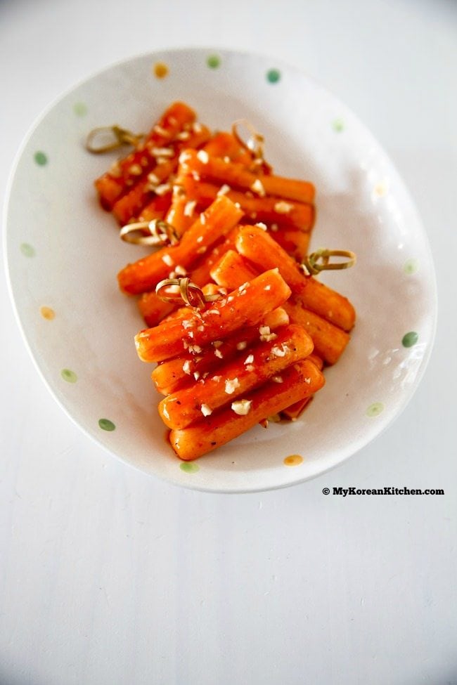 How to make Korean rice cake skewers (Tteeok Kkochi) at home. It's one of the most popular Korean street food! It's simply delicious and addictive!| MyKoreanKitchen.com