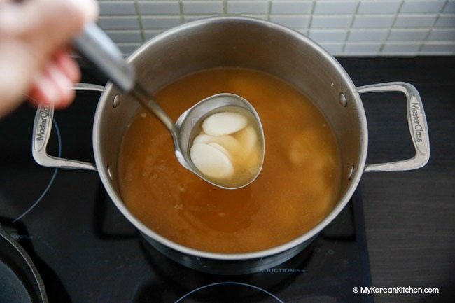 Korean rice cake soup