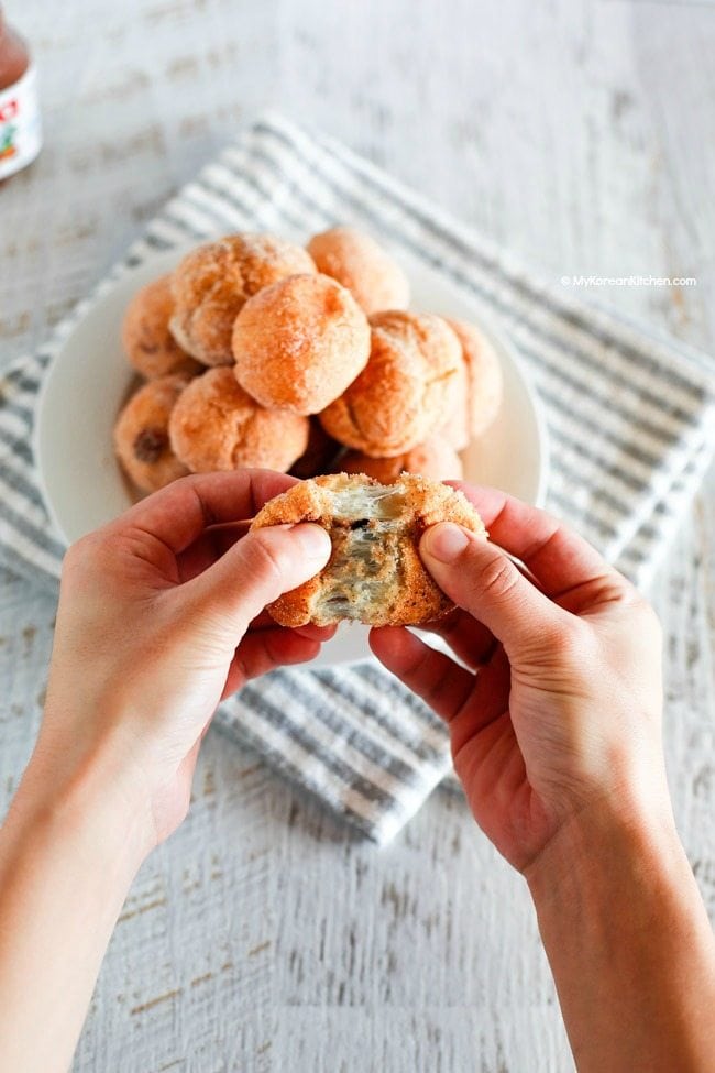 Nutella Mochi Donut Holes - It's super delicious and highly addictive! Outside is crunch but inside is sticky like mochi rice cakes and gooey! | MyKoreanKitchen.com