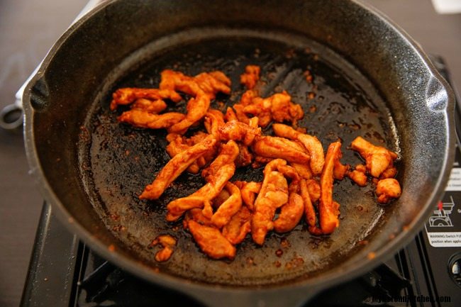 Korean Spicy Chicken BBQ Tortilla Pizza - cooking the chicken
