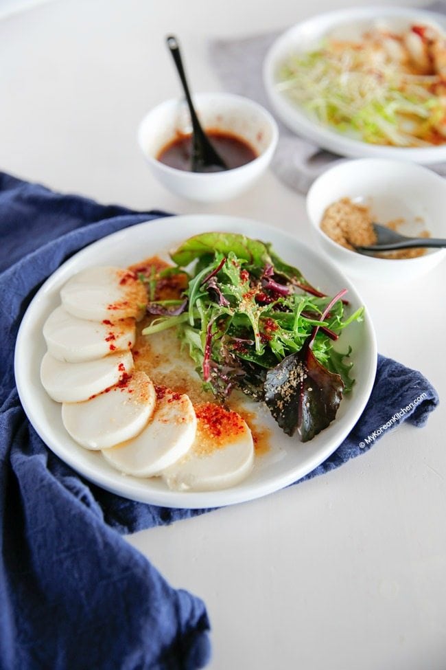 Light, Healthy and flavourful Korean tofu salad with honey soy chilli vinaigrette | MyKoreanKitchen.com