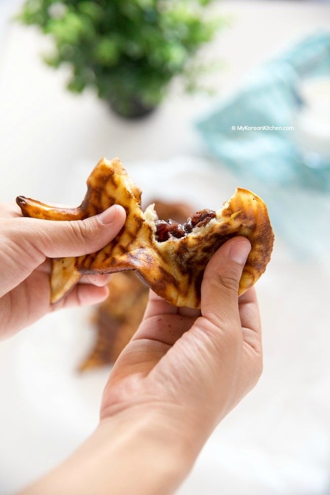 How to Make Bungeoppang (Korean Taiyaki) | MyKoreanKitchen.com