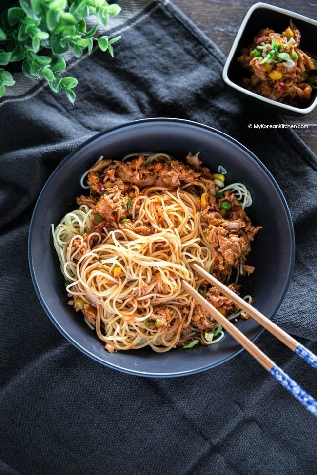 Spicy tuna pasta made with multipurpose Korean spicy tuna | MyKoreanKitchen.com