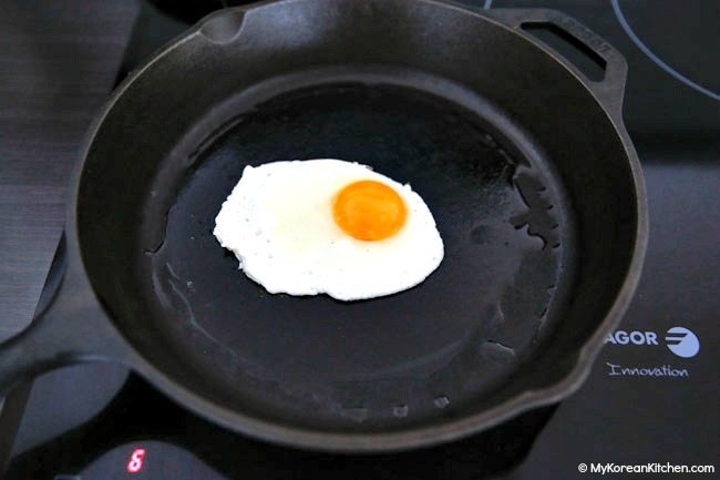 Sunny side up egg for dolsot bibimbap