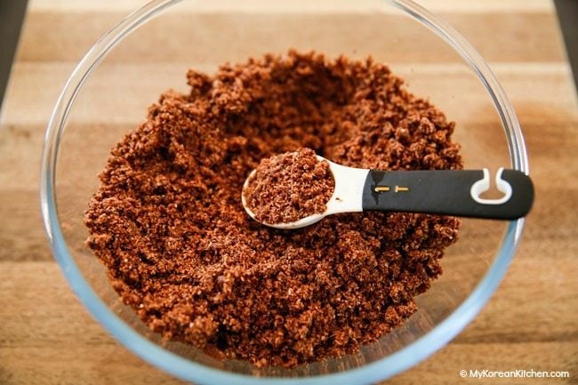 Roll nut free energy ball mixture