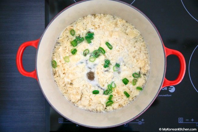 Garnish egg soup with chopped green onion