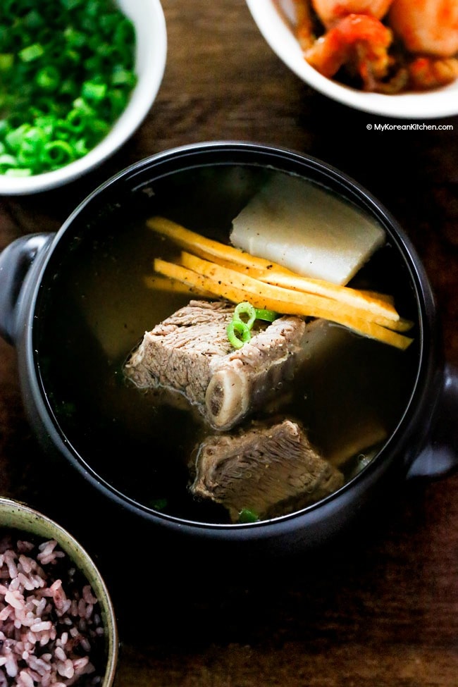 galbitang served in a black pot