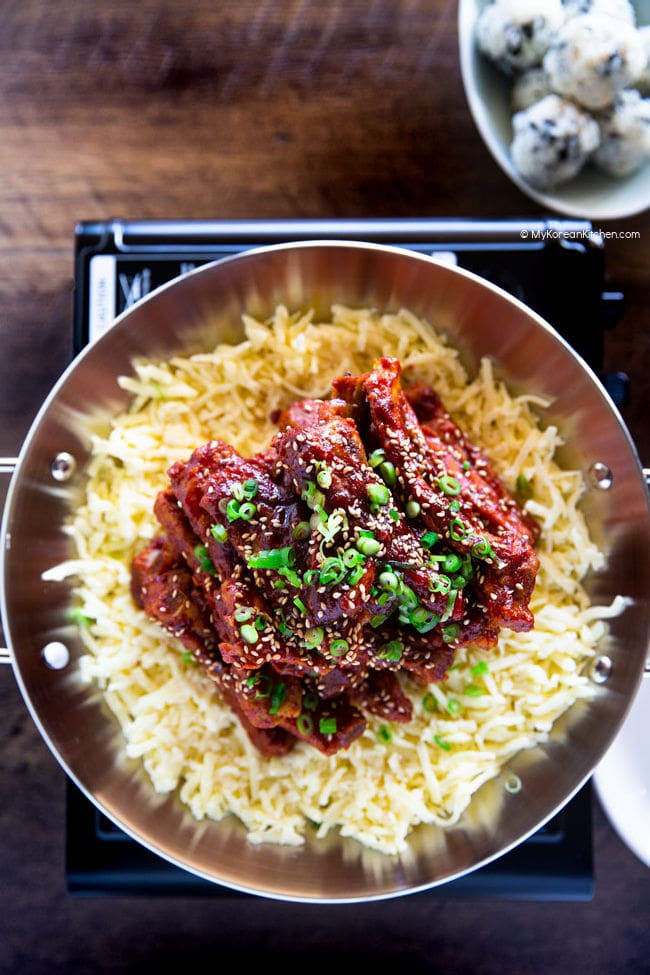 Spicy baby back ribs on shredded mozzarella cheese