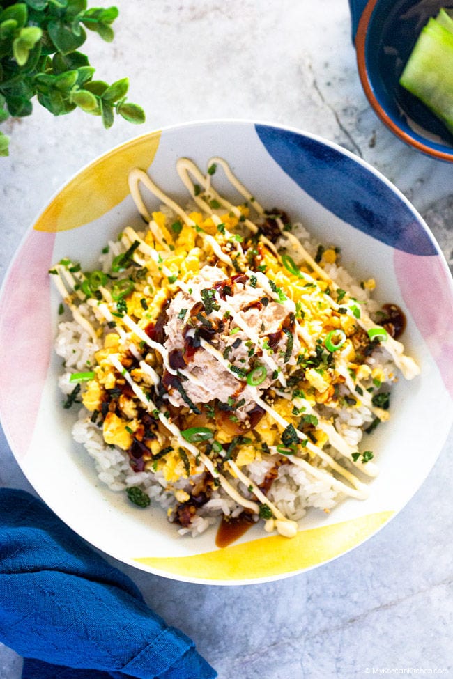 An image of a tuna mayo rice bowl from the top down.